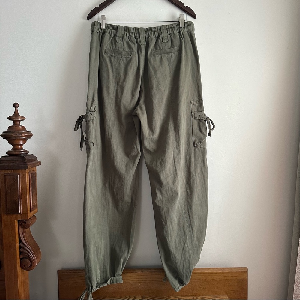 Jacquie The Label • Cotton Cargo‎ Pants in Green - Picture 4 of 9
